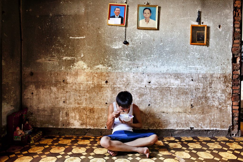 reportage, cambogia, storytelling, phnom penh, white building